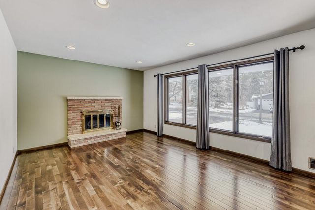 70 W Sandra Lee Drive, Saint Paul, MN 55119