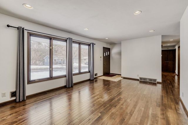 70 W Sandra Lee Drive, Saint Paul, MN 55119