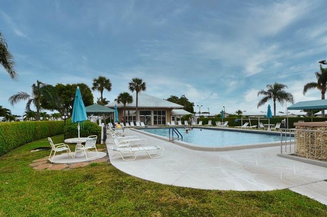 716 SW 18th Street, Boynton Beach, FL 33426