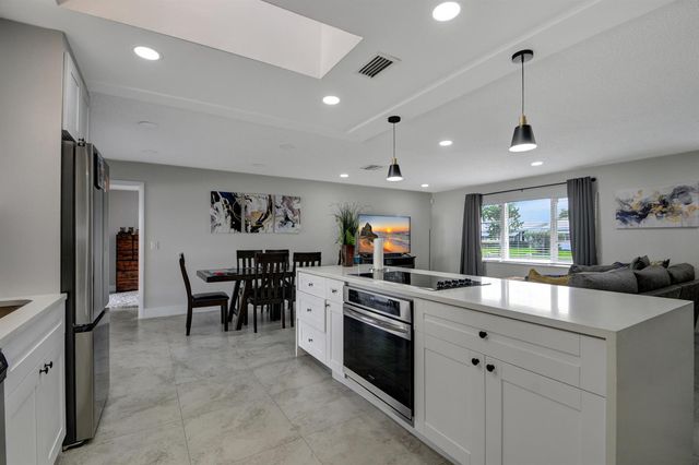 716 SW 18th Street, Boynton Beach, FL 33426