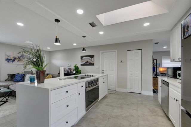 716 SW 18th Street, Boynton Beach, FL 33426