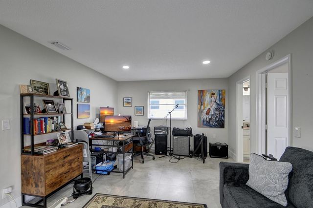 716 SW 18th Street, Boynton Beach, FL 33426