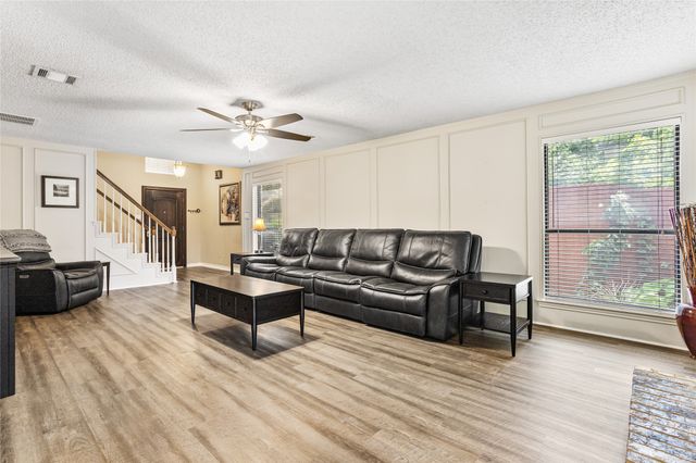 6703 Canalview Drive, Arlington, TX 76016