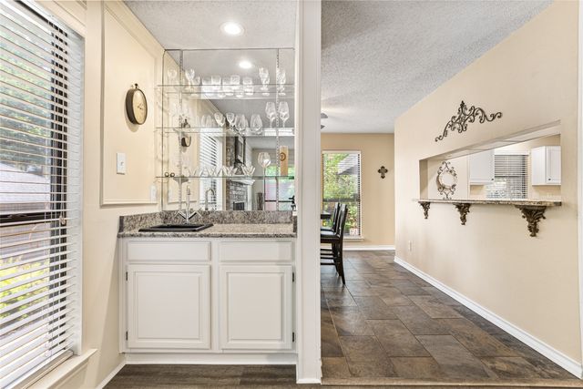 6703 Canalview Drive, Arlington, TX 76016