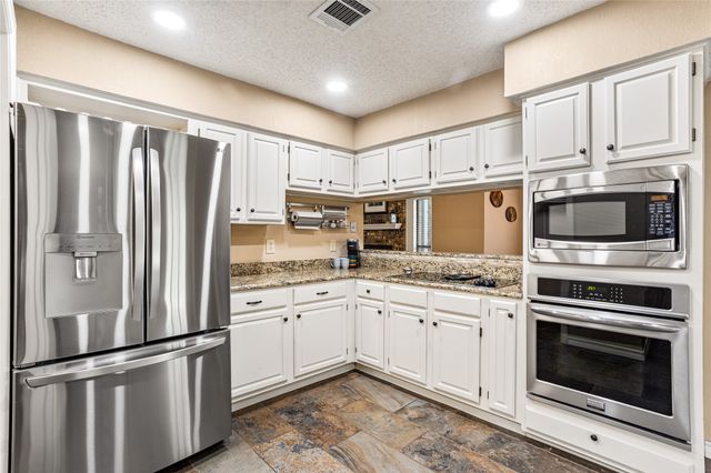 6703 Canalview Drive, Arlington, TX 76016