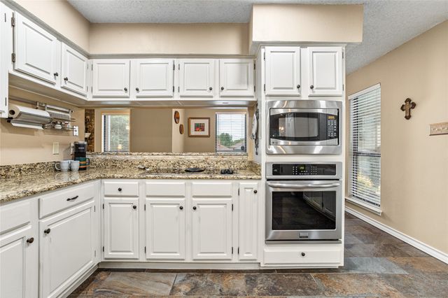 6703 Canalview Drive, Arlington, TX 76016