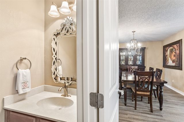 6703 Canalview Drive, Arlington, TX 76016