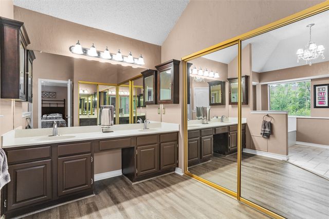 6703 Canalview Drive, Arlington, TX 76016