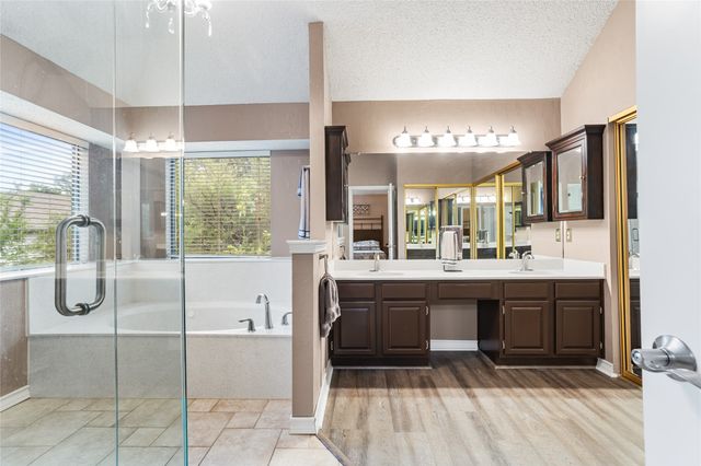 6703 Canalview Drive, Arlington, TX 76016