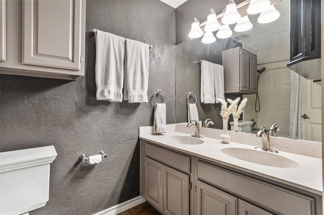 6703 Canalview Drive, Arlington, TX 76016