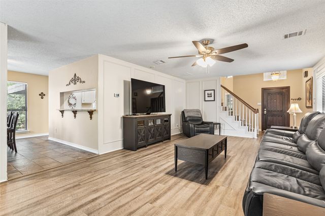 6703 Canalview Drive, Arlington, TX 76016