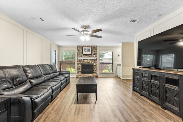 6703 Canalview Drive, Arlington, TX 76016