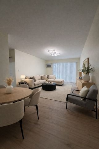 16W540 Lake Drive 104, Willowbrook, IL 60527