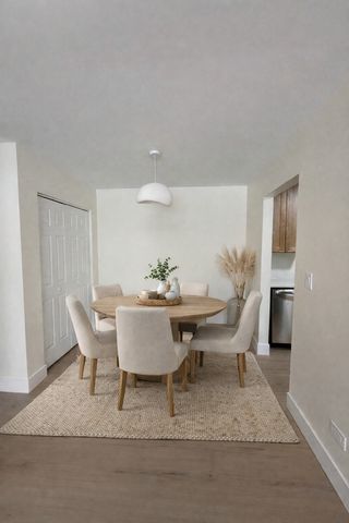 16W540 Lake Drive 104, Willowbrook, IL 60527