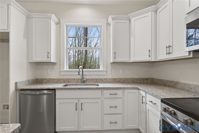 115 E Sunrise Dr, Warsaw, VA 22572