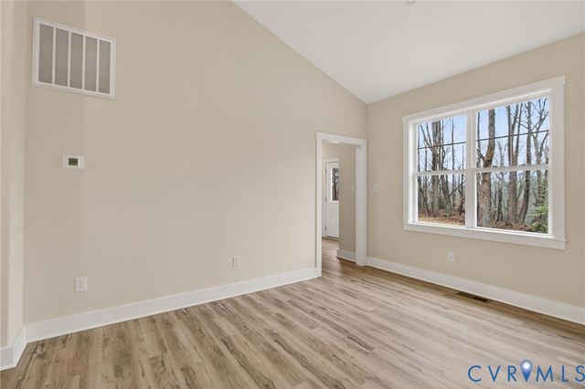 115 E Sunrise Dr, Warsaw, VA 22572