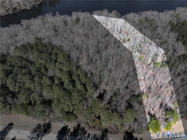 115 E Sunrise Dr, Warsaw, VA 22572