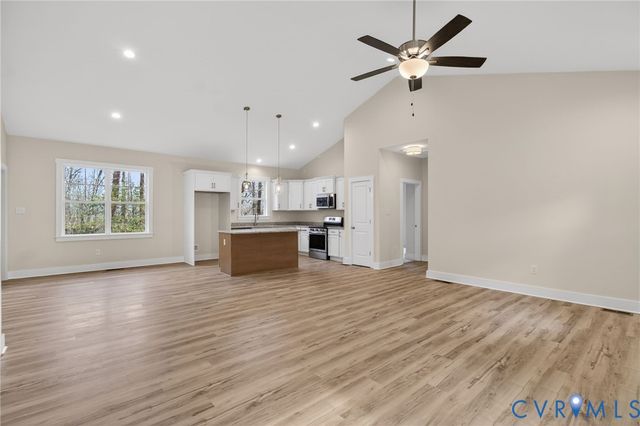 115 E Sunrise Dr, Warsaw, VA 22572