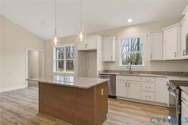 115 E Sunrise Dr, Warsaw, VA 22572