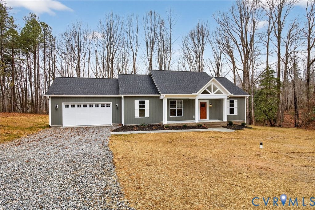 115 E Sunrise Dr, Warsaw, VA 22572