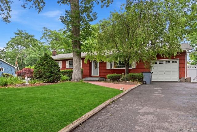 23 Flicker Drive, Middle Island, NY 11953