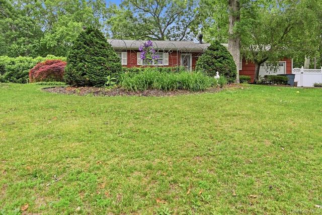 23 Flicker Drive, Middle Island, NY 11953
