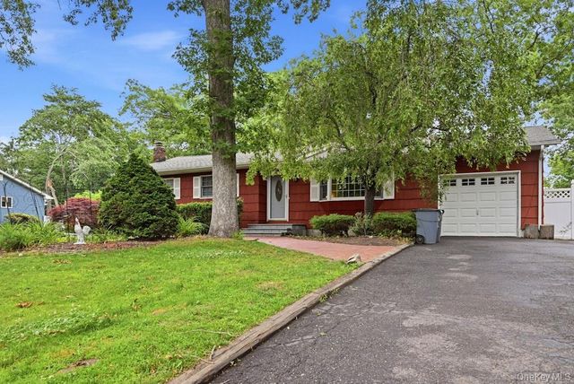 23 Flicker Drive, Middle Island, NY 11953