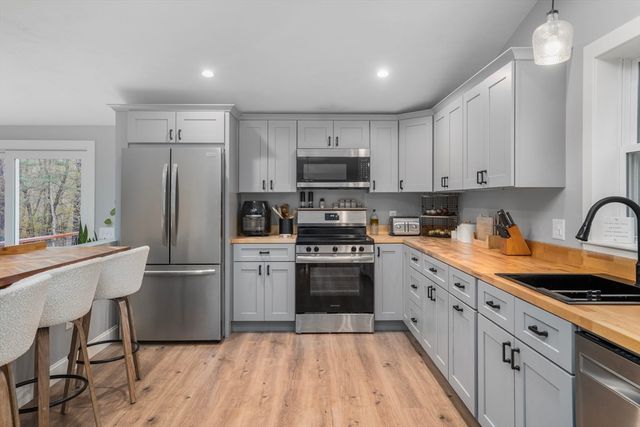 43 Weeks Hill Rd, Coventry, RI 02827