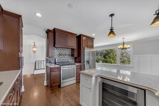 2079 E Parkview Circle, Hoffman Estates, IL 60169