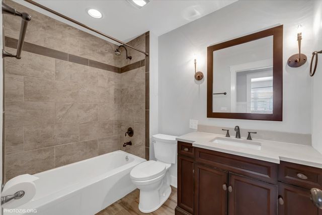2079 E Parkview Circle, Hoffman Estates, IL 60169