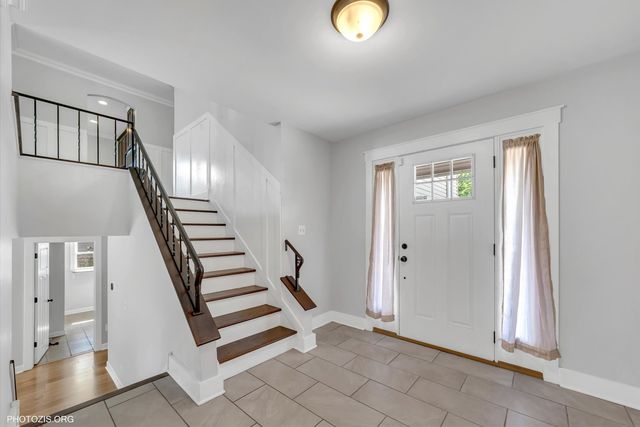 2079 E Parkview Circle, Hoffman Estates, IL 60169