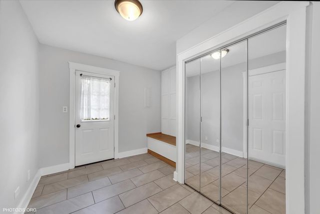 2079 E Parkview Circle, Hoffman Estates, IL 60169