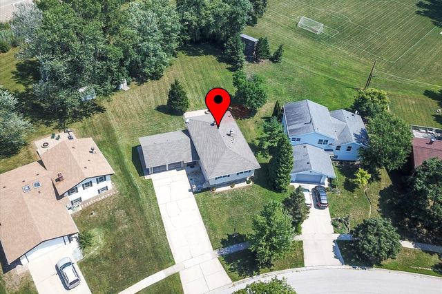 2079 E Parkview Circle, Hoffman Estates, IL 60169