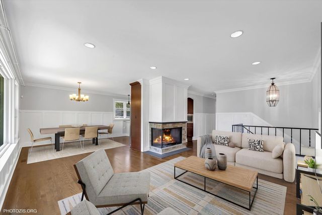 2079 E Parkview Circle, Hoffman Estates, IL 60169