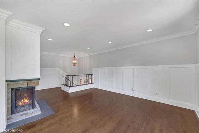 2079 E Parkview Circle, Hoffman Estates, IL 60169