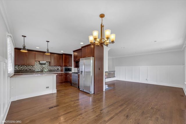 2079 E Parkview Circle, Hoffman Estates, IL 60169