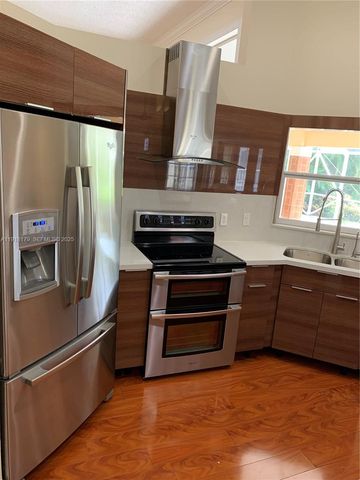 804 Verona Lake Dr, Weston, FL 33326