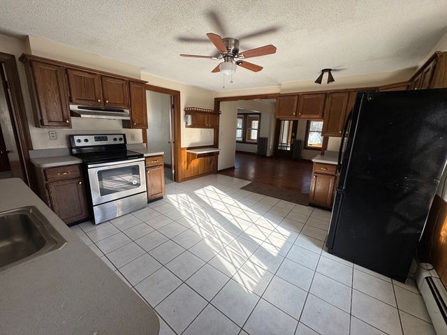 36-38 Rowley St, Agawam, MA 01001