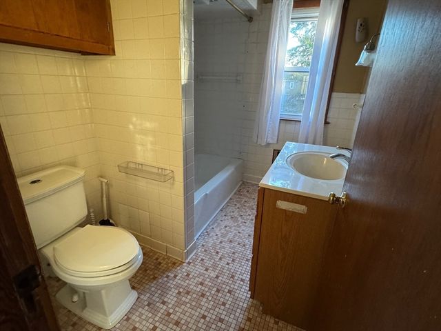 36-38 Rowley St, Agawam, MA 01001