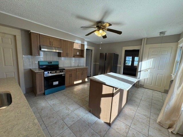 36-38 Rowley St, Agawam, MA 01001