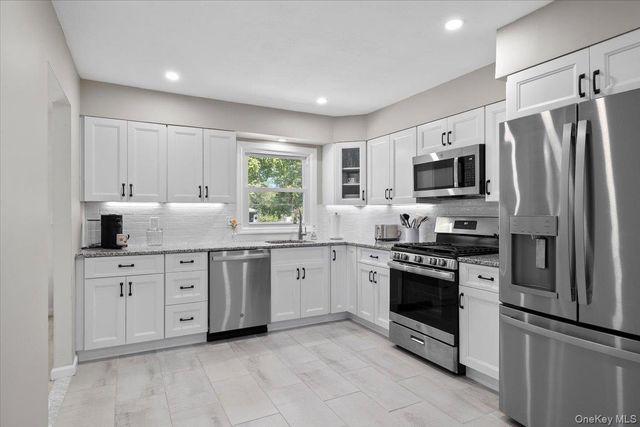 355 Avenue A, Ronkonkoma, NY 11779