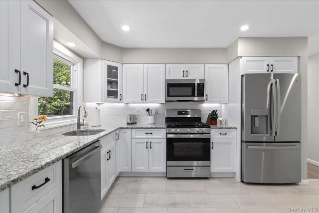 355 Avenue A, Ronkonkoma, NY 11779