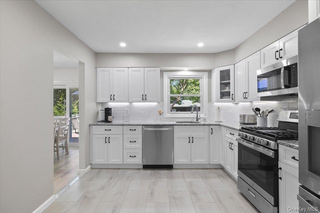 355 Avenue A, Ronkonkoma, NY 11779