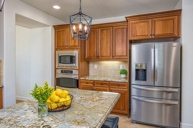 2190 Red Setter Rd, Rocklin, CA 95765