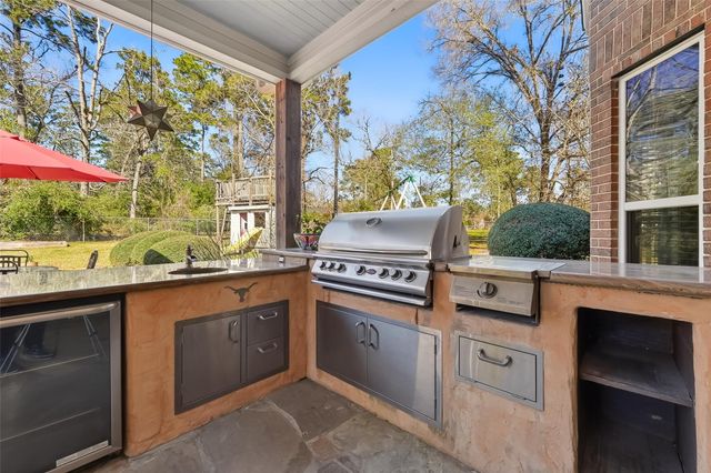1211 Cypress Lane, Kingwood, TX 77339