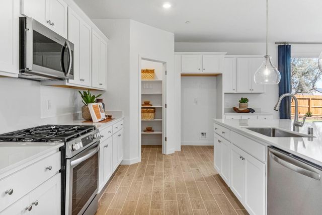 822 Traverse Drive S, Madera, CA 93636