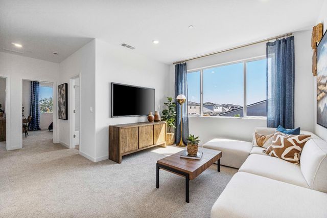 822 Traverse Drive S, Madera, CA 93636