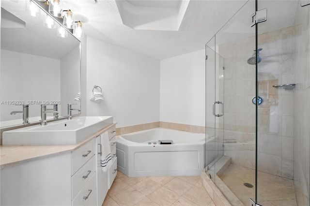 10 Venetian Way 604, Miami Beach, FL 33139