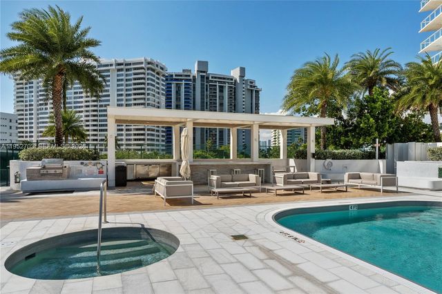 10 Venetian Way 604, Miami Beach, FL 33139
