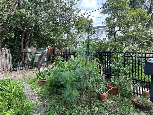 1004 Missouri Street, Houston, TX 77006